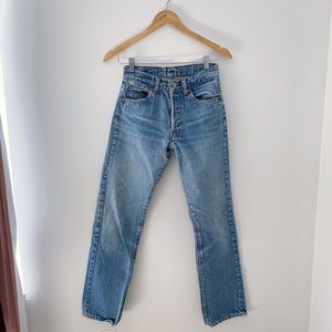 Vintage 100% Cotton Levi’s, fits like a modern size 2
